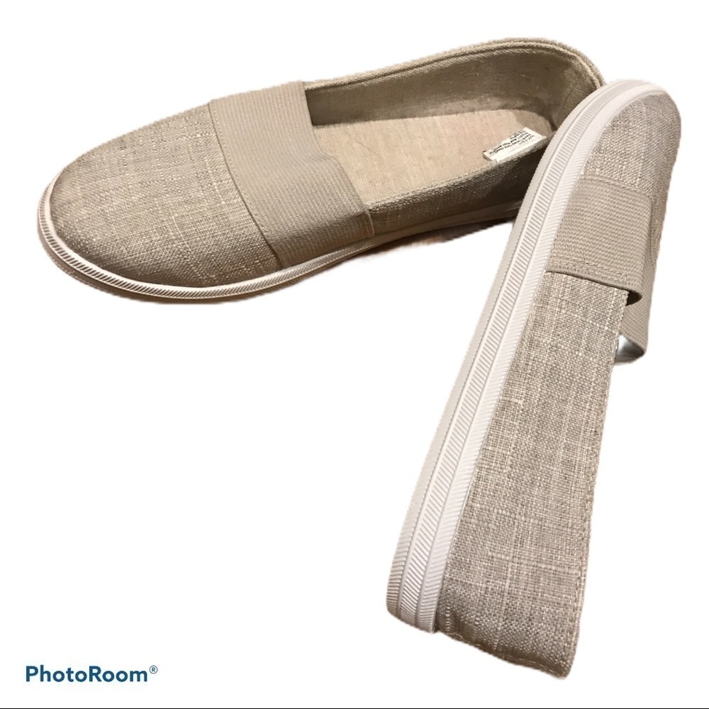 Cute canvas slip on shoes size small 6-7 - Picture 3 of 3